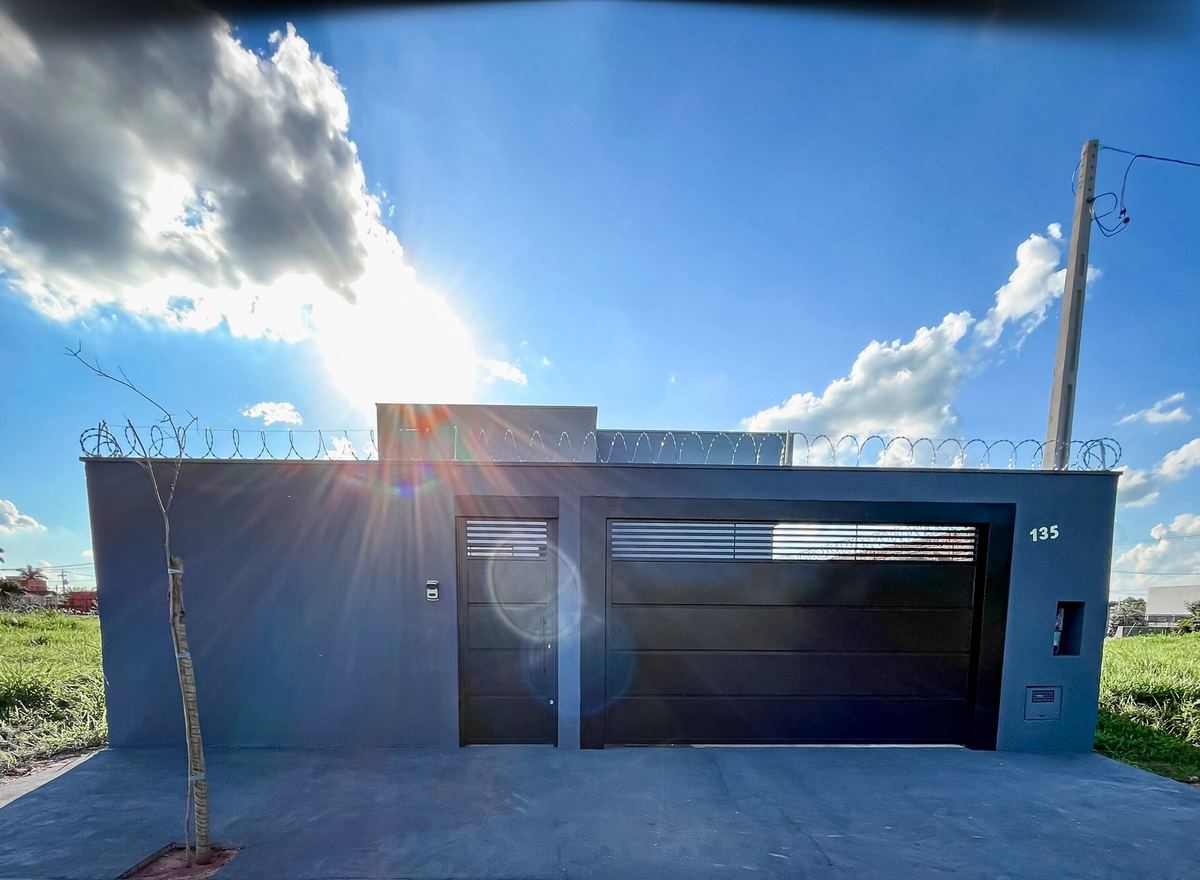Fachada de casa entregue pela Peres & Gomes em Araçatuba