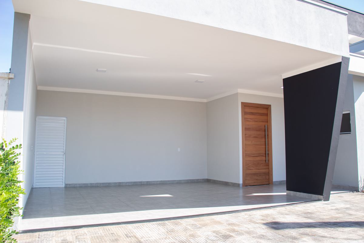 Garagem de casa pronta entregue pela Peres & Gomes