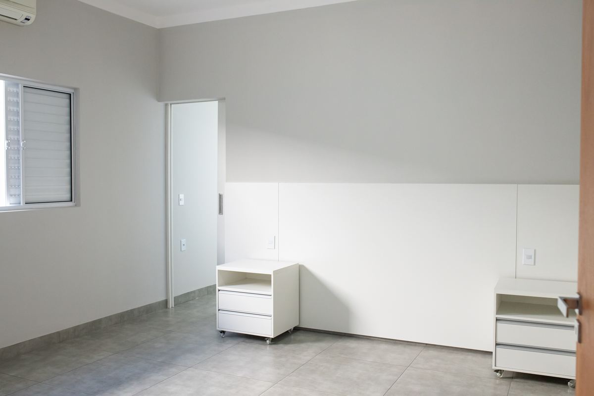 Quarto de casa pronta entregue pela Peres & Gomes